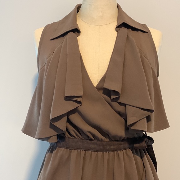 DOUBLE ZERO Taupe-Brown wrap dress with faux suede tie & Ruffled bottom Size S - Picture 5 of 12